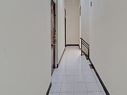 OYO Life 92685 Kost Arimbi