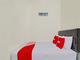 OYO Life 92685 Kost Arimbi
