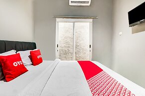 OYO Life 91239 Kost Rosandy House Yogyakarta