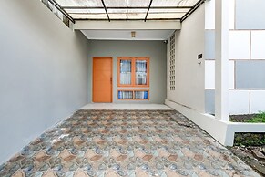 OYO Life 91239 Kost Rosandy House Yogyakarta