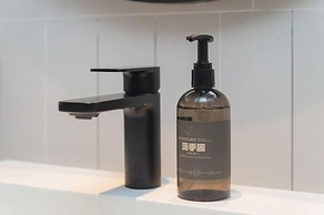 ibis Jiaodong Airport EMU Town Store