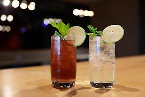 ibis Jiaodong Airport EMU Town Store