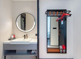 ibis Jiaodong Airport EMU Town Store