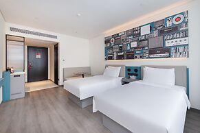 ibis Jiaodong Airport EMU Town Store