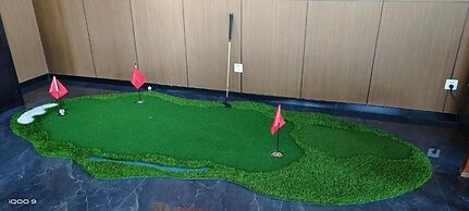 ibis Jiaodong Airport EMU Town Store