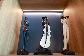 ibis Jiaodong Airport EMU Town Store