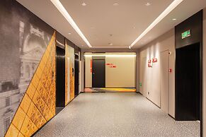 ibis Jiaodong Airport EMU Town Store