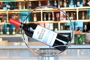 ibis Jiaodong Airport EMU Town Store