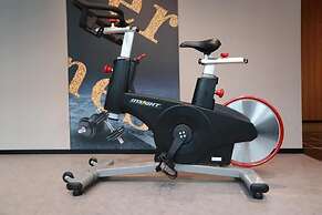 ibis Jiaodong Airport EMU Town Store