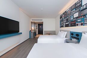 ibis Jiaodong Airport EMU Town Store