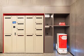 ibis Jiaodong Airport EMU Town Store