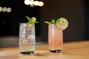 ibis Jiaodong Airport EMU Town Store