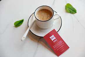 ibis Jiaodong Airport EMU Town Store