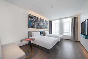 ibis Jiaodong Airport EMU Town Store