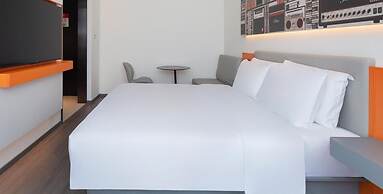 ibis Jiaodong Airport EMU Town Store