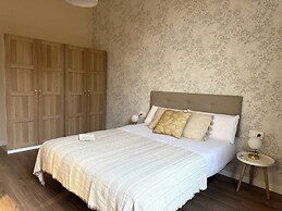 Anais Apartments by gaiarooms