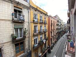 Liceu Apartments by gaiarooms