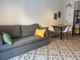 Liceu Apartments by gaiarooms