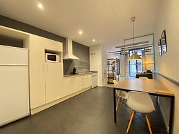 Liceu Apartments by gaiarooms