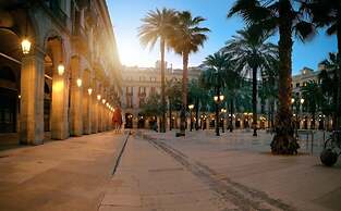 Liceu Apartments by gaiarooms