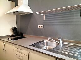 Liceu Apartments by gaiarooms