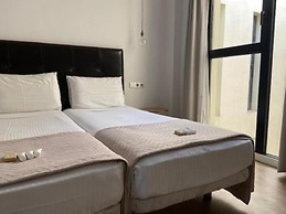 Liceu Apartments by gaiarooms