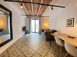 Liceu Apartments by gaiarooms