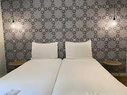 Liceu Apartments by gaiarooms