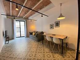 Liceu Apartments by gaiarooms