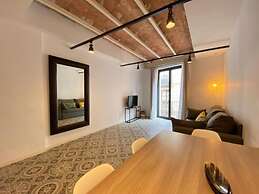 Liceu Apartments by gaiarooms