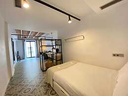 Liceu Apartments by gaiarooms