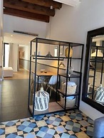 Liceu Apartments by gaiarooms