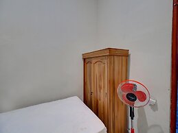 OYO Life 92838 Kost Ibu Surya