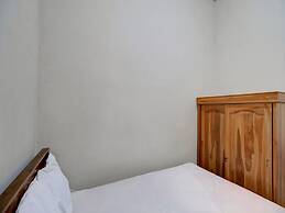 OYO Life 92838 Kost Ibu Surya