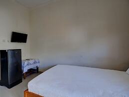 OYO Life 92838 Kost Ibu Surya