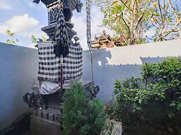 OYO Life 92838 Kost Ibu Surya