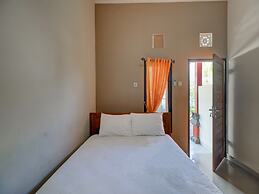 OYO Life 92838 Kost Ibu Surya