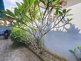 OYO Life 92838 Kost Ibu Surya