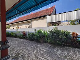 OYO Life 92838 Kost Ibu Surya