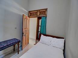 OYO Life 92838 Kost Ibu Surya
