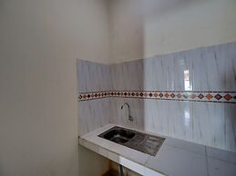 OYO Life 92838 Kost Ibu Surya