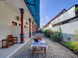 OYO Life 92838 Kost Ibu Surya