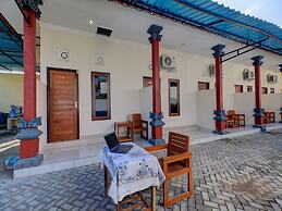 OYO Life 92838 Kost Ibu Surya