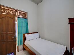 OYO Life 92838 Kost Ibu Surya