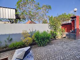 OYO Life 92838 Kost Ibu Surya