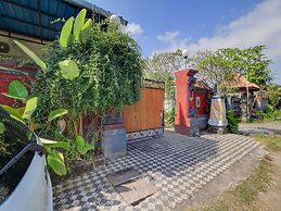 OYO Life 92838 Kost Ibu Surya