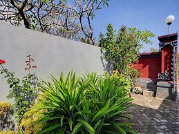 OYO Life 92838 Kost Ibu Surya