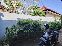 OYO Life 92838 Kost Ibu Surya