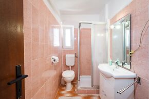 Ivica two Bedroom Apartment B, Novalja