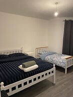 Rayans Lodge Startford